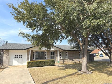 201 Avenue D Converse TX 78109