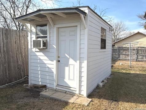 201 Avenue D Converse TX 78109