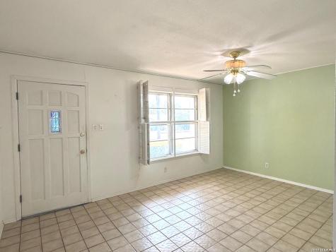 201 Avenue D Converse TX 78109