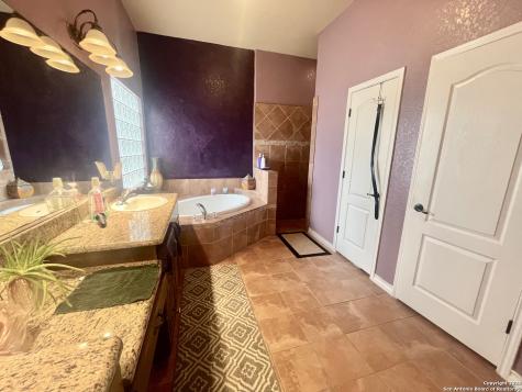 438 Rosewood Drive La Vernia TX 78121