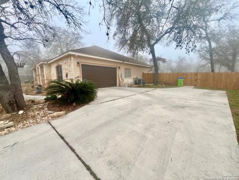 438 Rosewood Drive La Vernia TX 78121