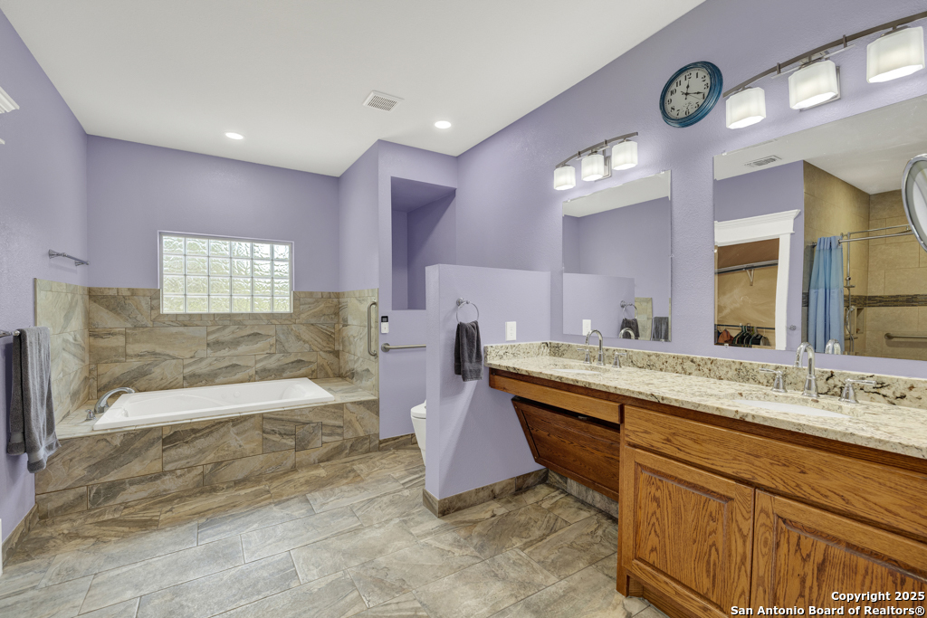 204 Falling Hills New Braunfels TX 78132