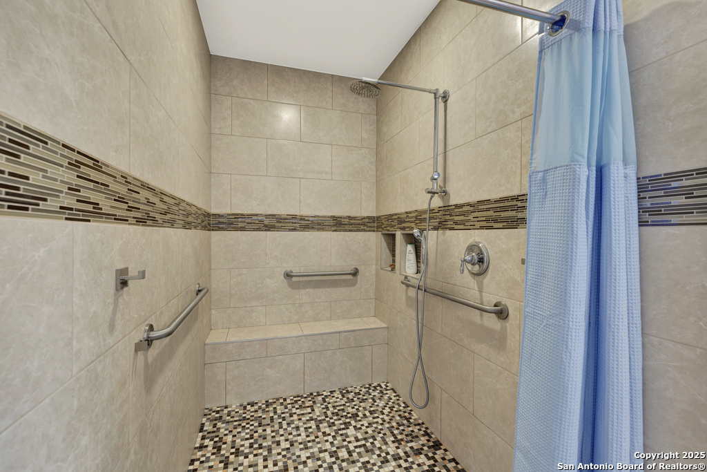 204 Falling Hills New Braunfels TX 78132