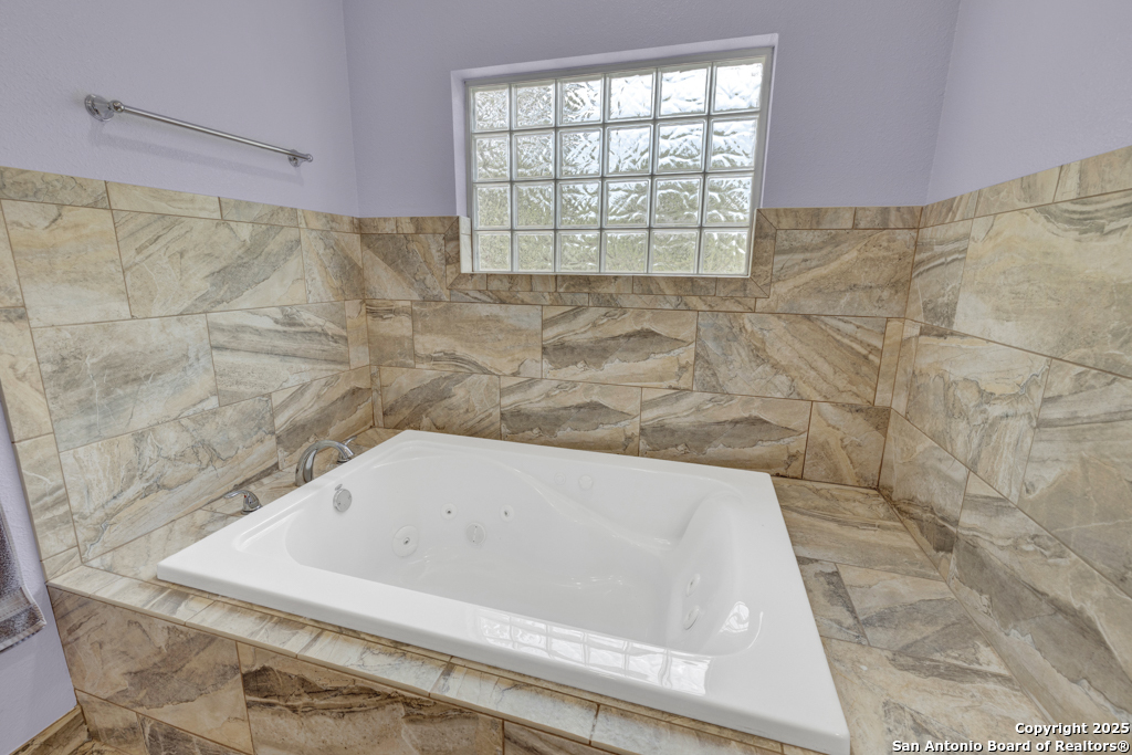 204 Falling Hills New Braunfels TX 78132