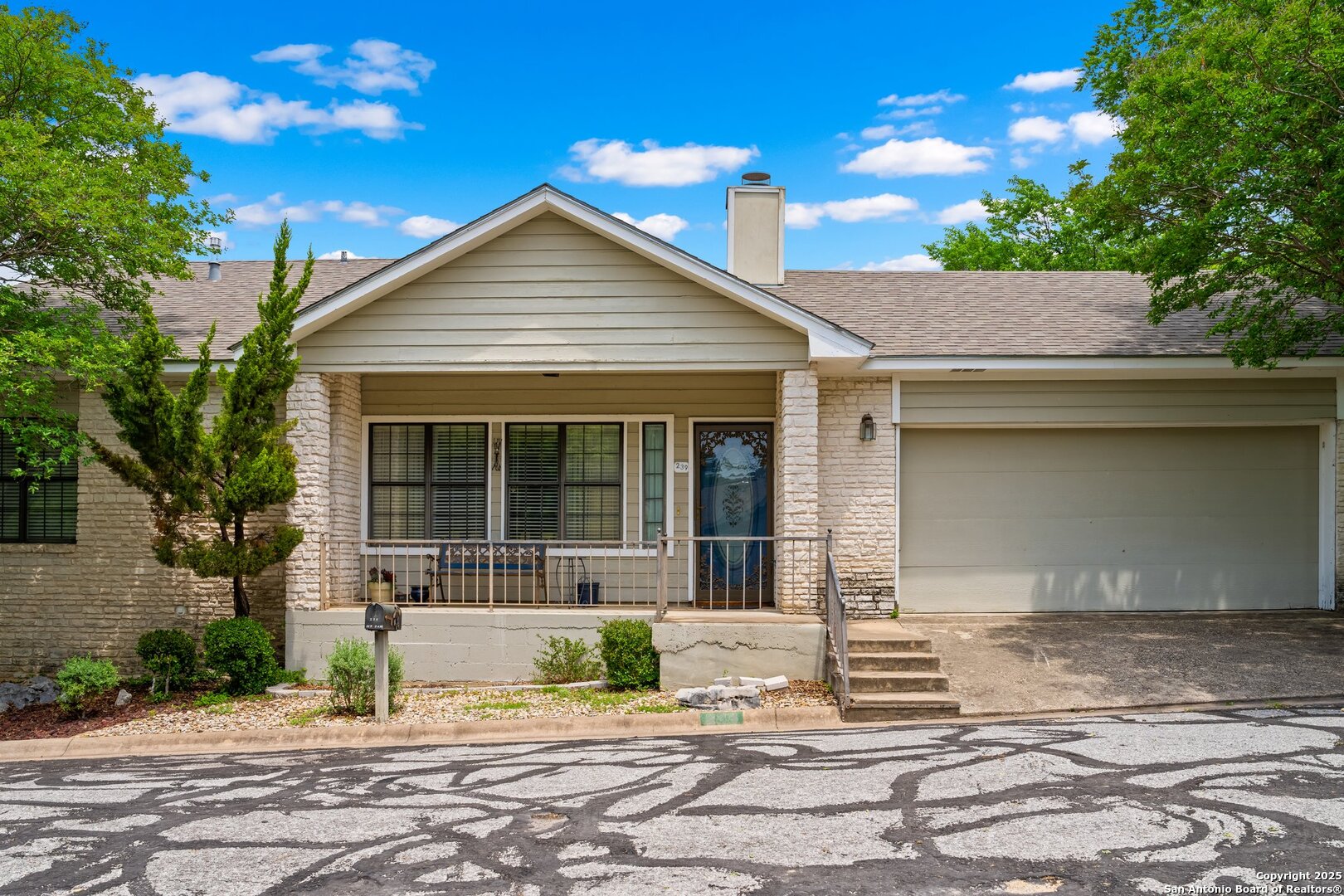 239 Old Oaks Kerrville TX 78028