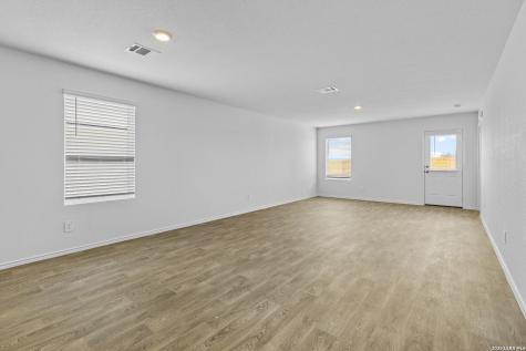 16055 Mahogany Way Elmendorf TX 78112