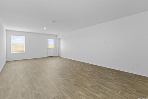 16055 Mahogany Way Elmendorf TX 78112
