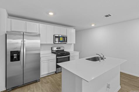 16055 Mahogany Way Elmendorf TX 78112