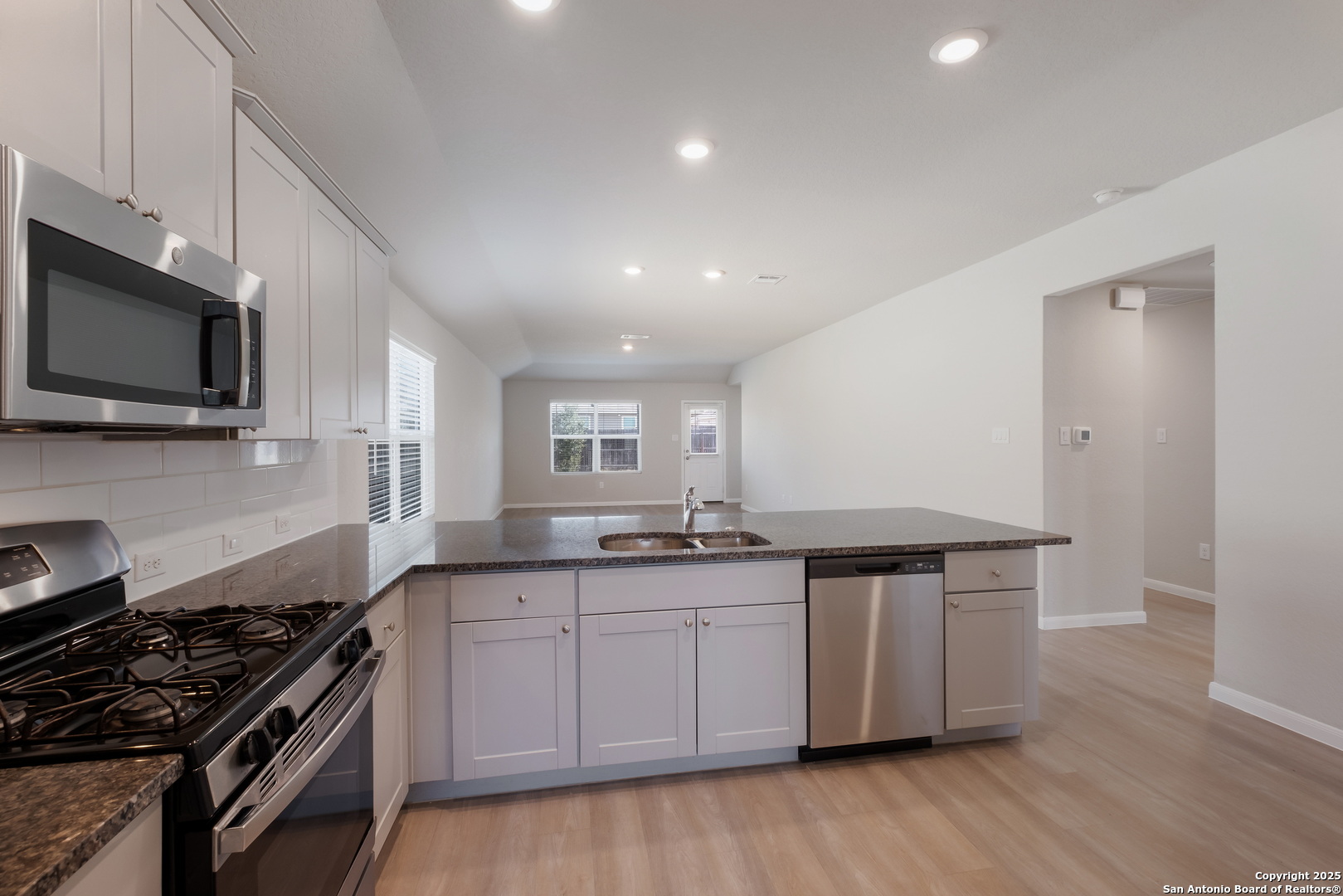 4309 Southton Bed San Antonio TX 78223