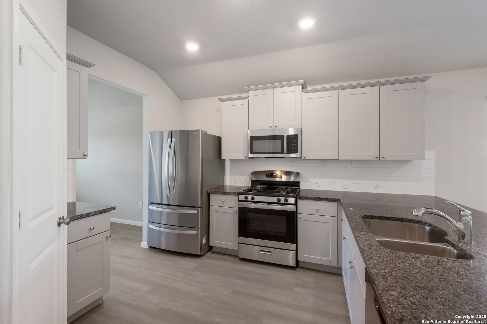 4309 Southton Bed San Antonio TX 78223