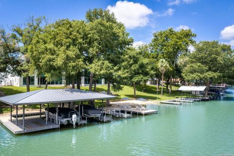 636 Woodlake Drive Mcqueeney TX 78123