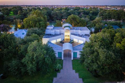 636 Woodlake Drive Mcqueeney TX 78123