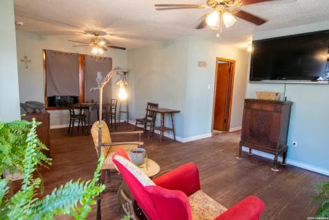 16472 N State Highway 16 Poteet TX 78065