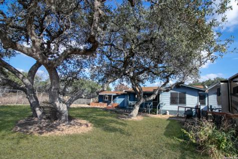 16472 N State Highway 16 Poteet TX 78065