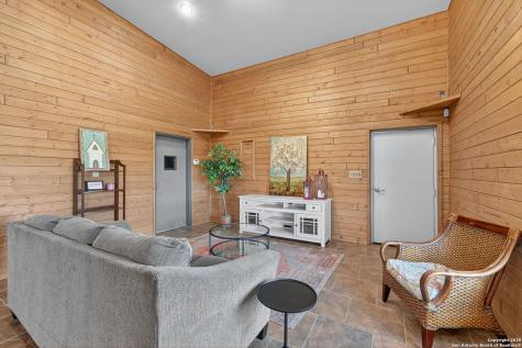 2220 Fm 1343 Devine TX 78016