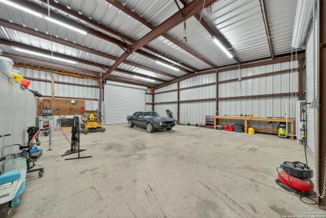 2220 Fm 1343 Devine TX 78016