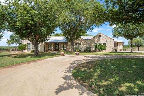 2220 Fm 1343 Devine TX 78016