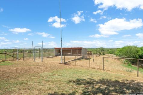 2220 Fm 1343 Devine TX 78016