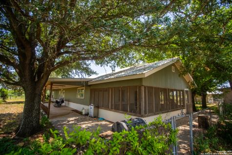 4843 N Fm 1436 La Pryor TX 78872