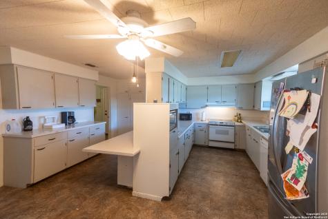 4843 N Fm 1436 La Pryor TX 78872