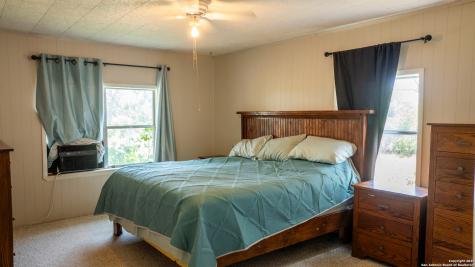 4843 N Fm 1436 La Pryor TX 78872