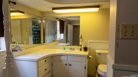 4843 N Fm 1436 La Pryor TX 78872