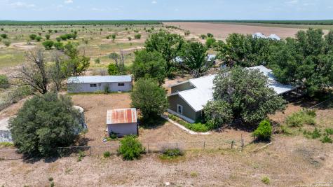 4843 N Fm 1436 La Pryor TX 78872