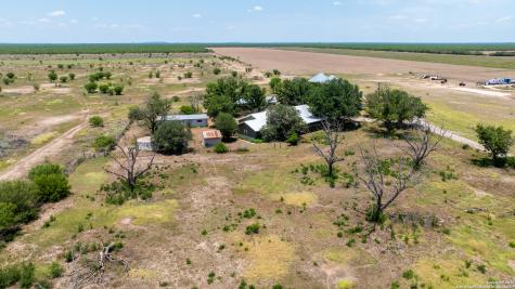 4843 N Fm 1436 La Pryor TX 78872