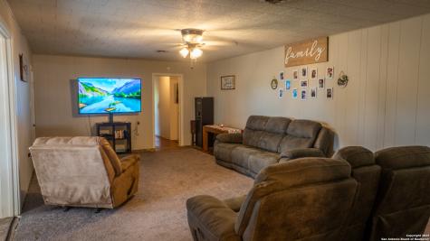 4843 N Fm 1436 La Pryor TX 78872
