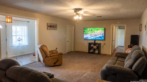 4843 N Fm 1436 La Pryor TX 78872