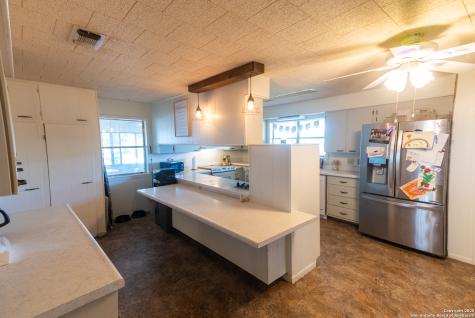 4843 N Fm 1436 La Pryor TX 78872