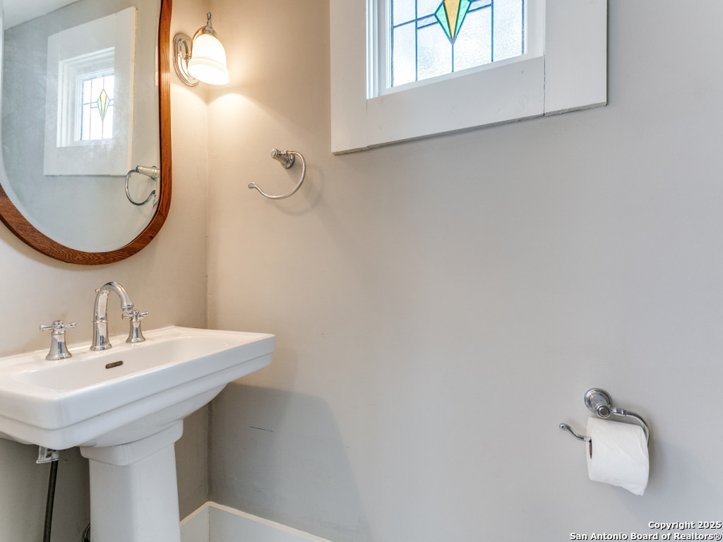 521 N Palmetto San Antonio TX 78202
