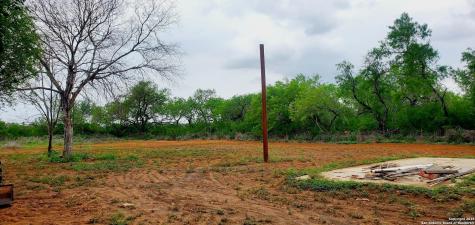 1121 N Oak Pearsall TX 78061