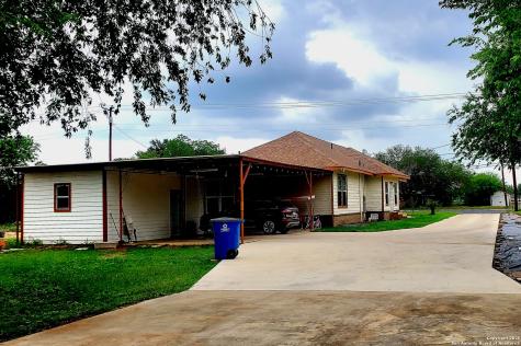 1121 N Oak Pearsall TX 78061