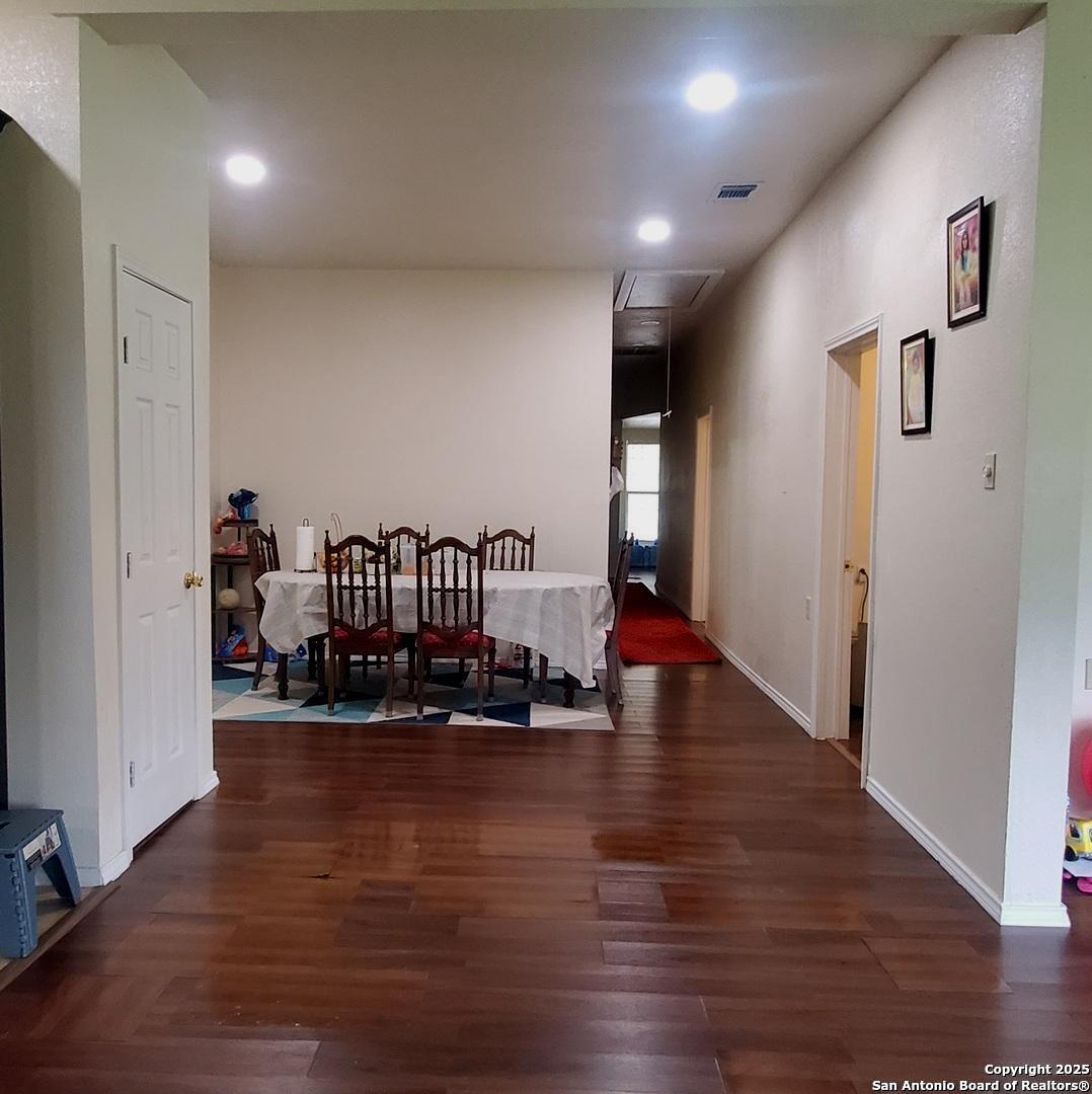 1121 N Oak Pearsall TX 78061