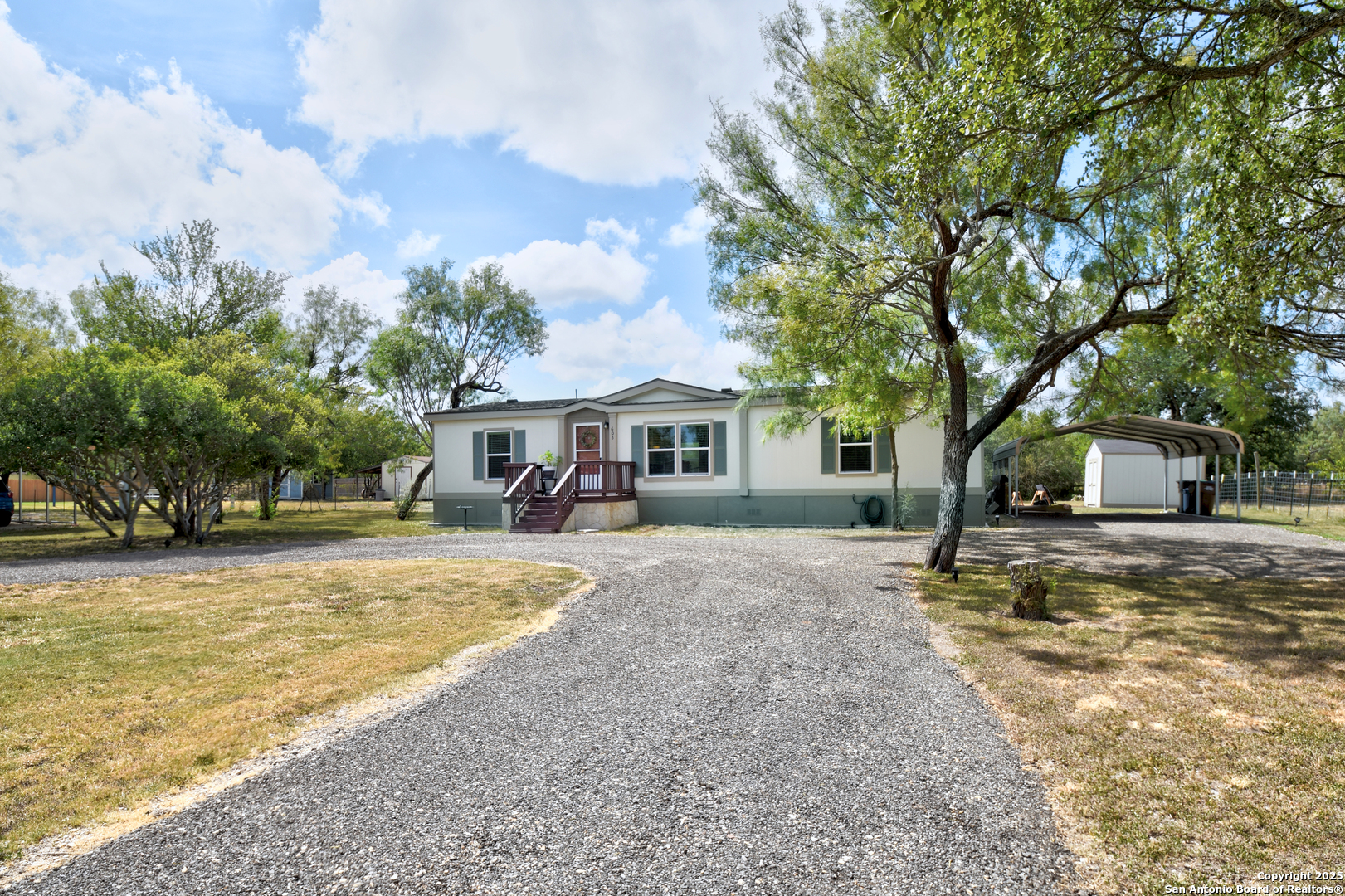 605 County Road 3821 San Antonio TX 78253