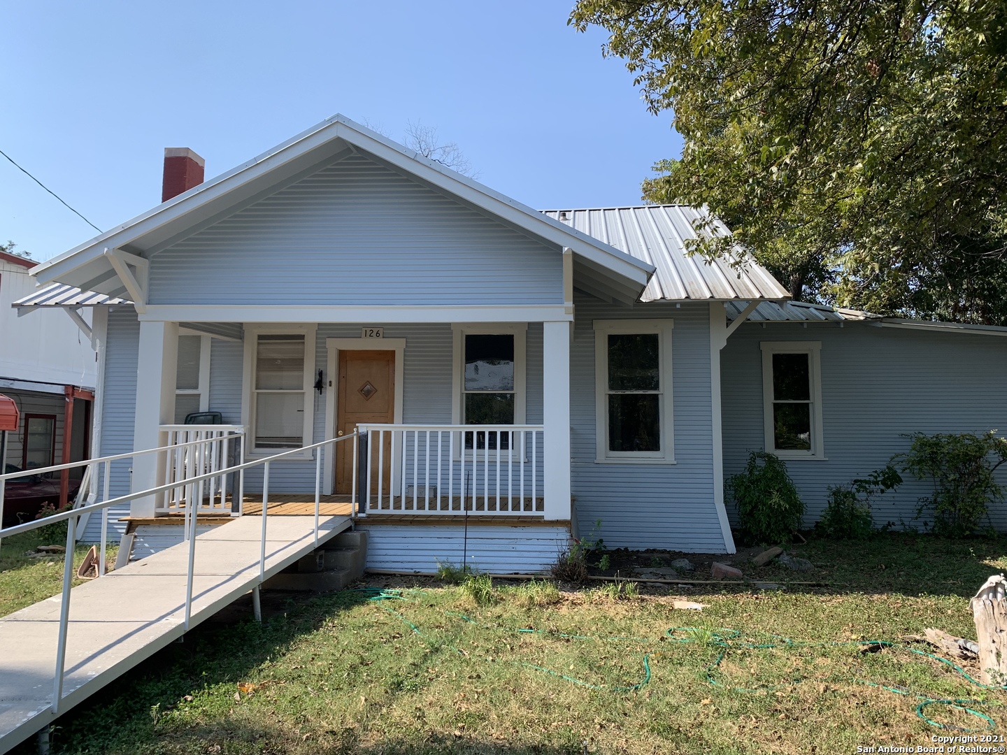126 W Garden Street Uvalde TX 78801