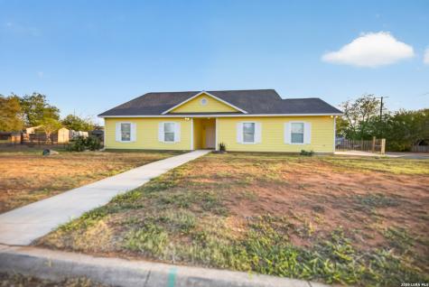 1006 E Taft Street Pearsall TX 78061