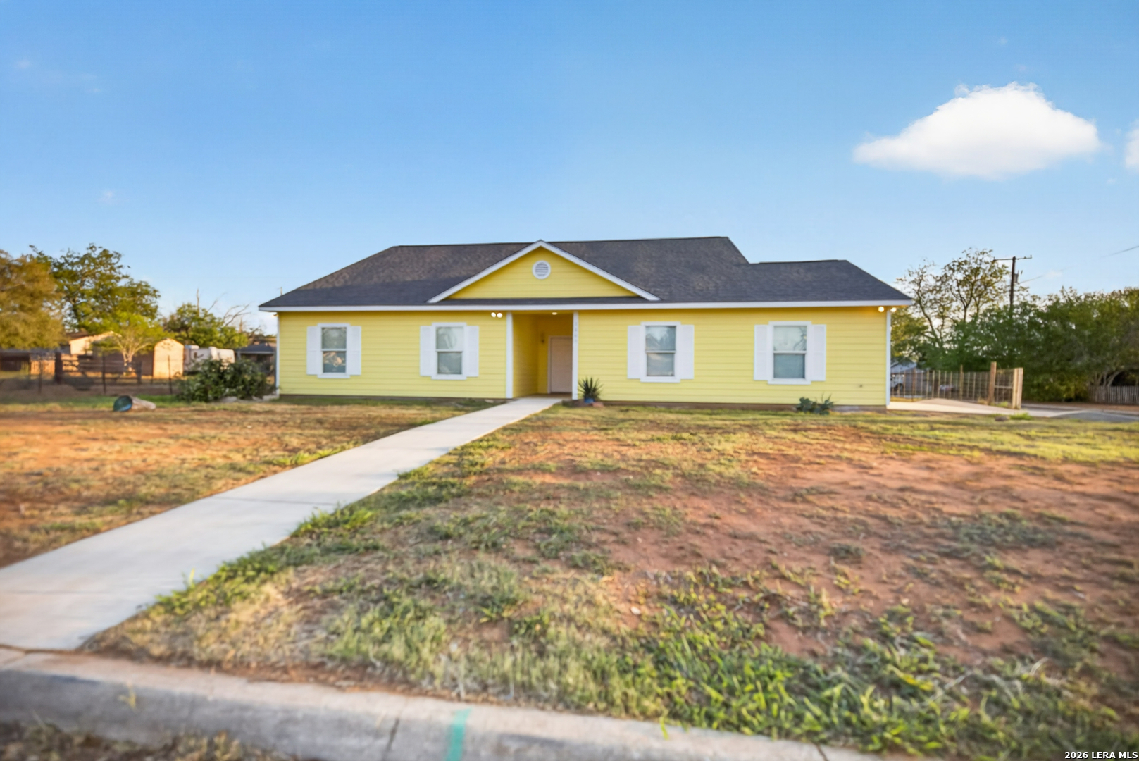 1006 E Taft Street Pearsall TX 78061