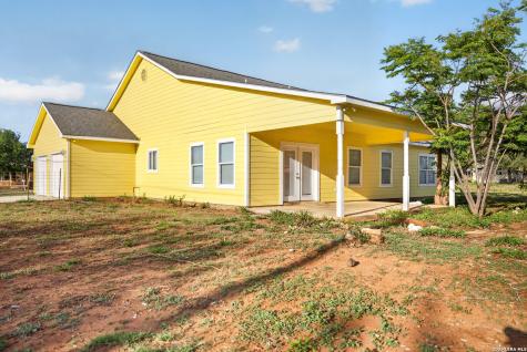 1006 E Taft Street Pearsall TX 78061