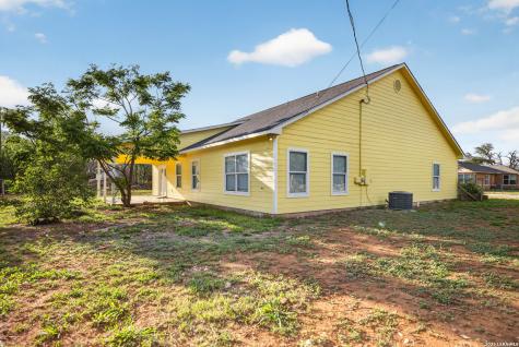 1006 E Taft Street Pearsall TX 78061