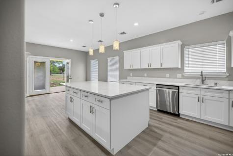 1006 E Taft Street Pearsall TX 78061