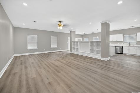 1006 E Taft Street Pearsall TX 78061