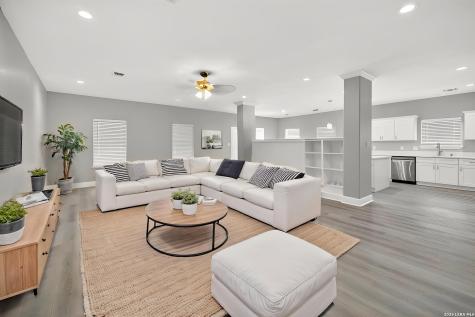 1006 E Taft Street Pearsall TX 78061