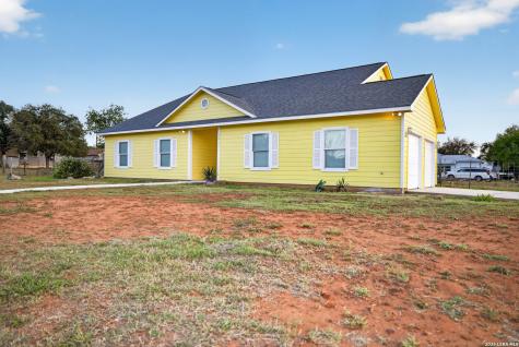 1006 E Taft Street Pearsall TX 78061