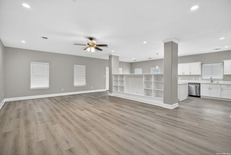 1006 E Taft Street Pearsall TX 78061