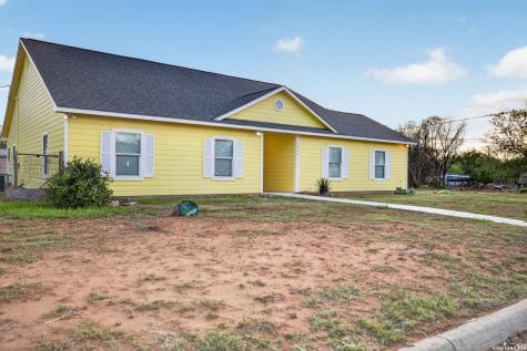 1006 E Taft Street Pearsall TX 78061