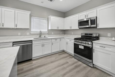 1006 E Taft Street Pearsall TX 78061