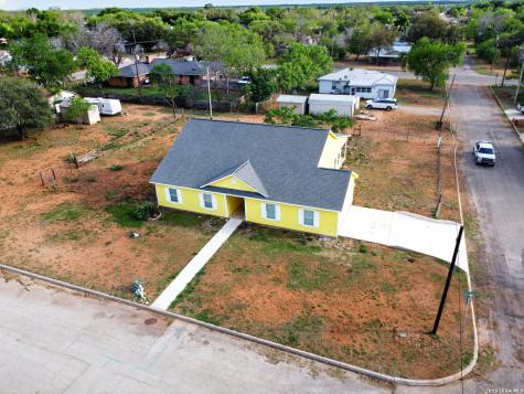 1006 E Taft Street Pearsall TX 78061