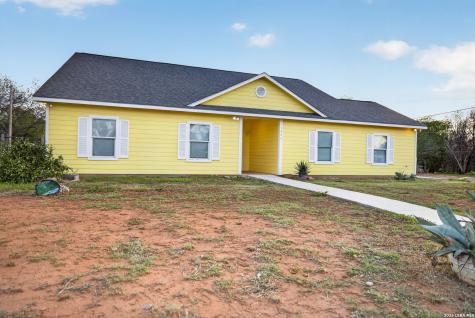 1006 E Taft Street Pearsall TX 78061